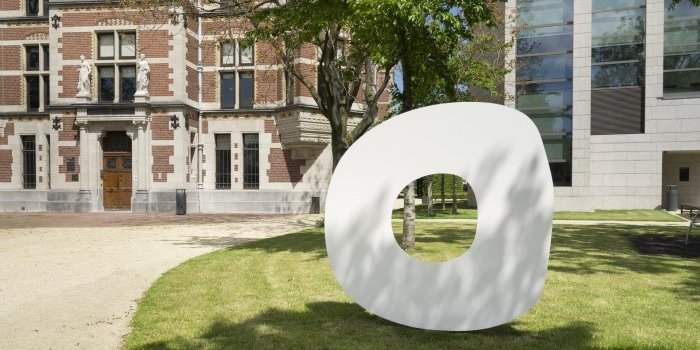 Visite des sculptures de Ellsworth Kelly