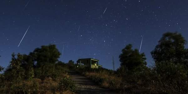 Une pluie d'étoiles filantes sur La Haye