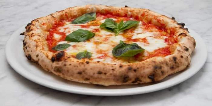 Pizza Napoletana comme au restaurant
